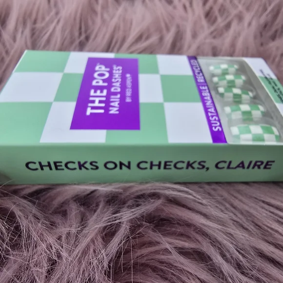 - Red Aspen Green and White Nail Dashes - Picture 3 of 6